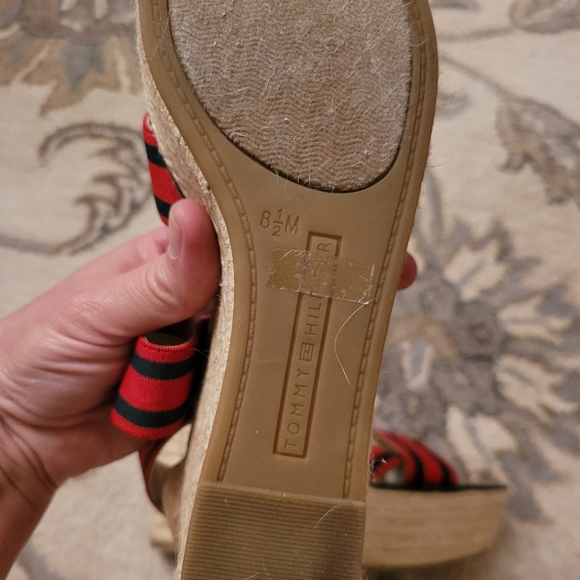 Size 8.5 tommy hilfiger sandals - Picture 5 of 6